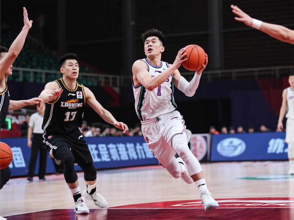 “邮报：曾与斯特林和巴洛特利恋爱的真人秀明星不幸去世”