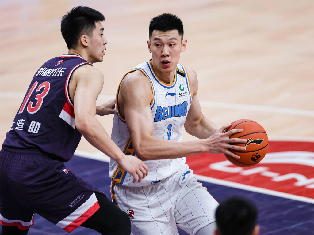 詹俊谈夏窗：曼联租借阿姆拉巴特性价比高，格瓦迪奥尔提升曼城防线实力